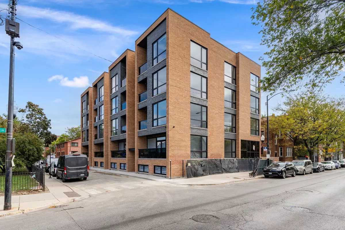 Chicago, IL 60612,2355 W Flournoy ST #401