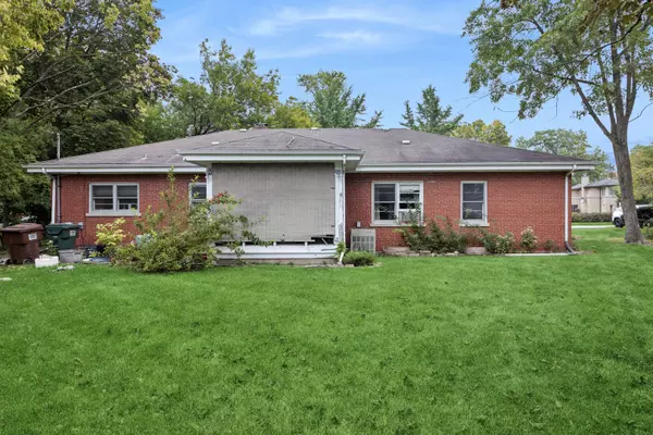 Flossmoor, IL 60422,950 Gardner RD