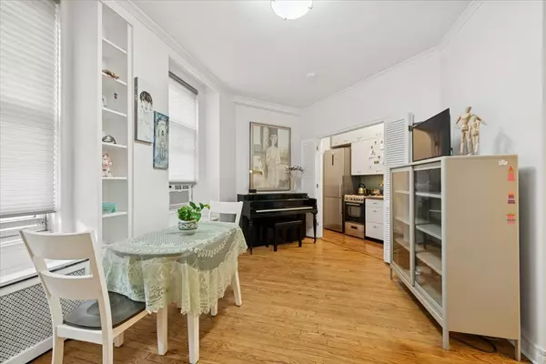 Chicago, IL 60640,5555 N SHERIDAN RD #130