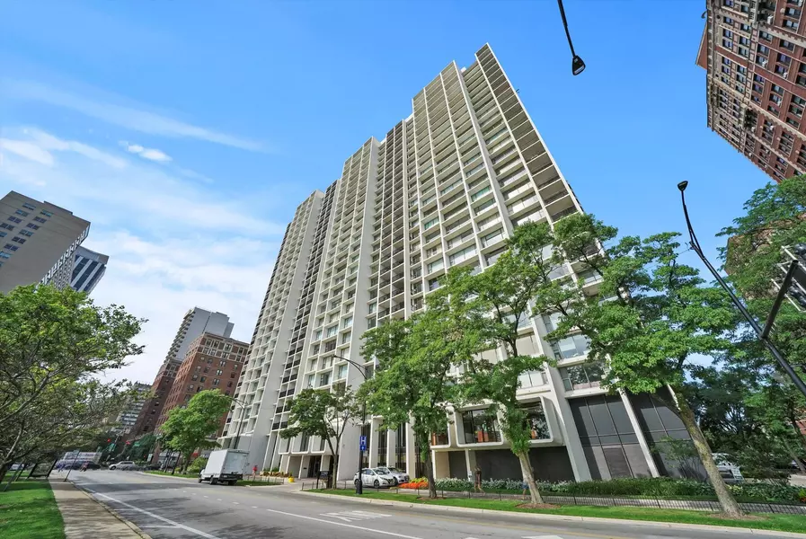 3200 N LAKE SHORE DR #1904, Chicago, IL 60657