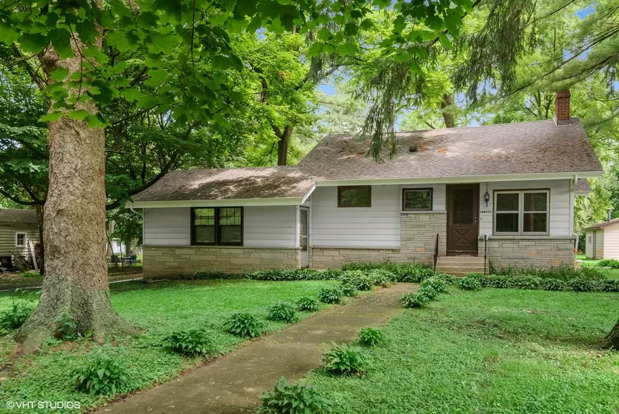 28W456 Batavia RD, Warrenville, IL 60555