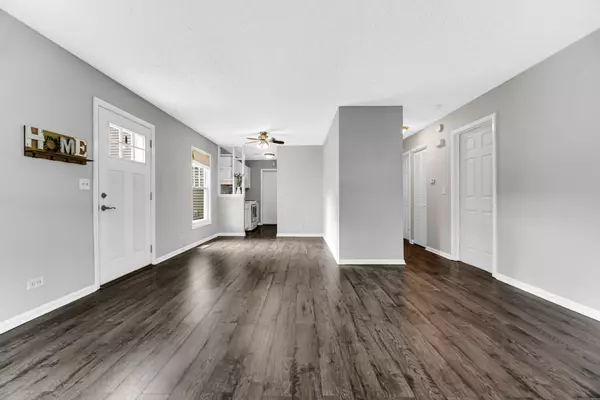 Vernon Hills, IL 60061,323 SOMERSET LN #323