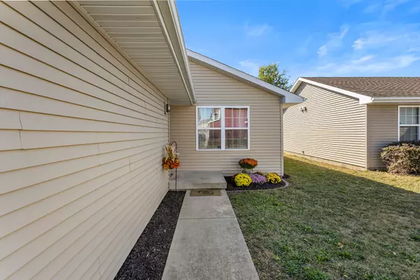 Champaign, IL 61822,3723 Sandstone DR