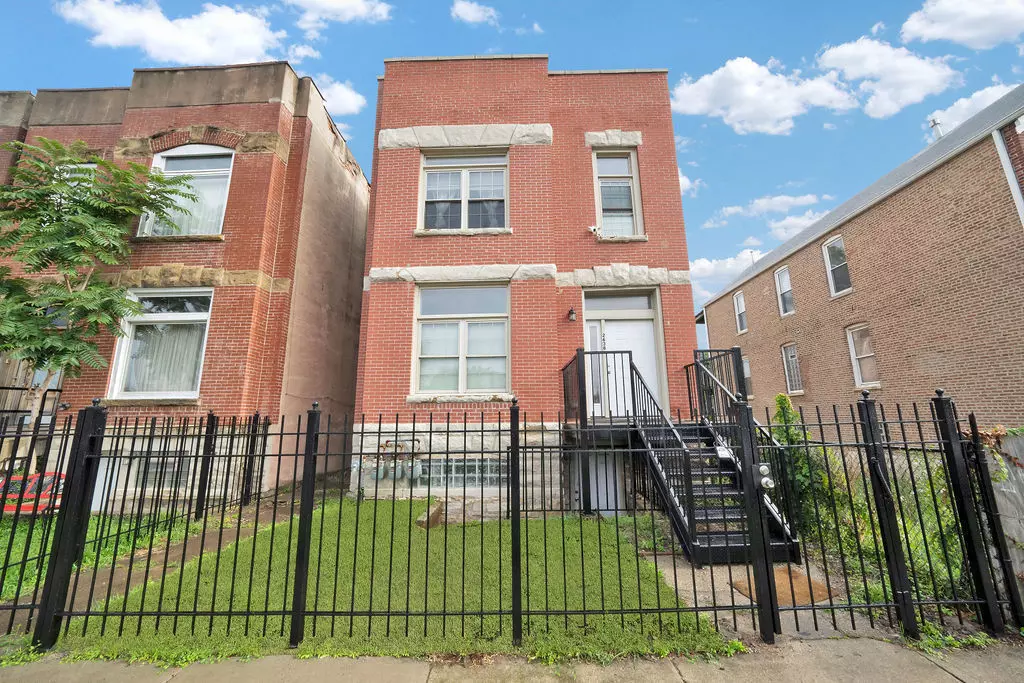Chicago, IL 60612,2638 W Adams ST
