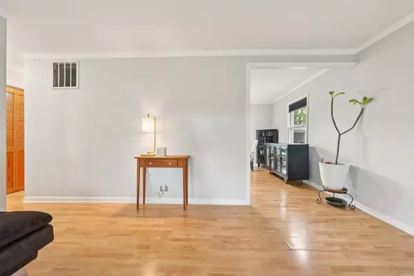 Palatine, IL 60074,1005 E Lilac DR