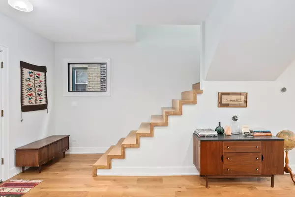 Chicago, IL 60625,5010 N Lawndale AVE