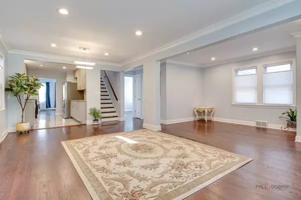 Chicago, IL 60646,6149 N Karlov AVE