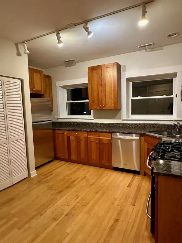 Evanston, IL 60201,2537.5 Prairie AVE #3S
