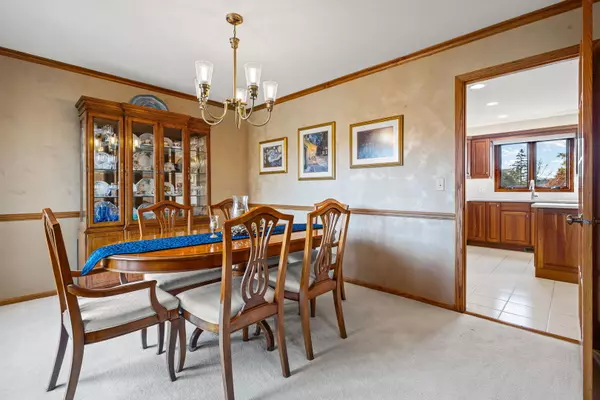 Arlington Heights, IL 60004,2409 E Greshan CT