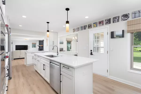 Naperville, IL 60540,1012 Williamsburg DR