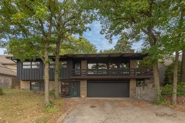5810 W 97th ST, Oak Lawn, IL 60453
