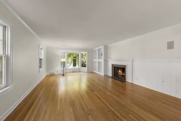 Glen Ellyn, IL 60137,707 Revere RD