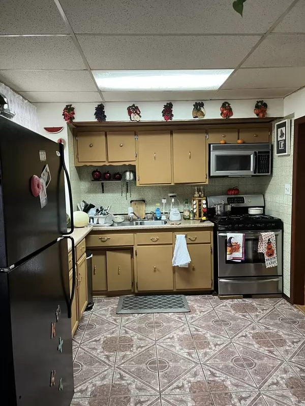 Chicago, IL 60629,3331 W 64th ST