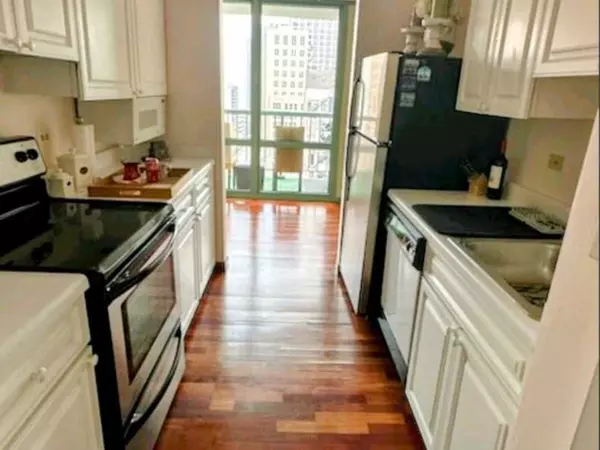 Chicago, IL 60610,111 W Maple ST #1401