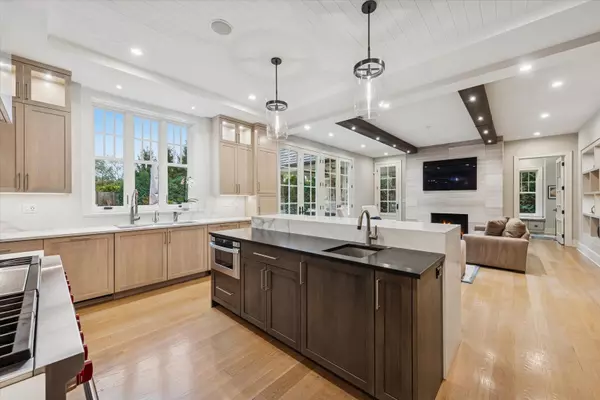 Hinsdale, IL 60521,415 N ADAMS ST