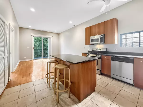 Chicago, IL 60612,14 S Leavitt ST #3E