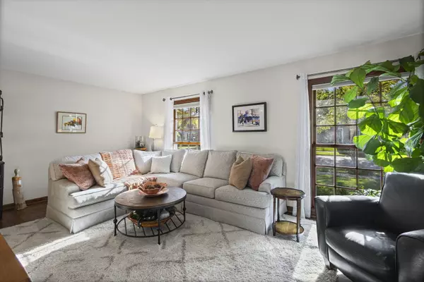 Arlington Heights, IL 60005,1515 S Harvard AVE