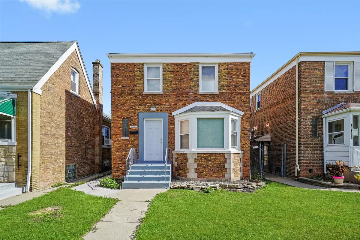 Chicago, IL 60628,10123 S Forest AVE