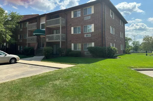 900 N Lakeside DR #1A, Vernon Hills, IL 60061