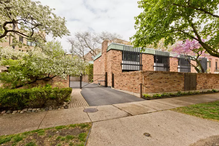 588 W HAWTHORNE PL #2, Chicago, IL 60657