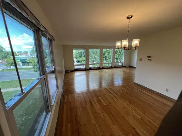 Riverside, IL 60546,3014 Harlem AVE #1