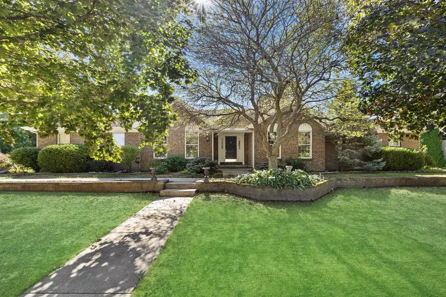 3211 Leafy LN, Bloomington, IL 61704