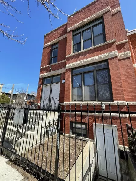 321 S Whipple ST #2, Chicago, IL 60612