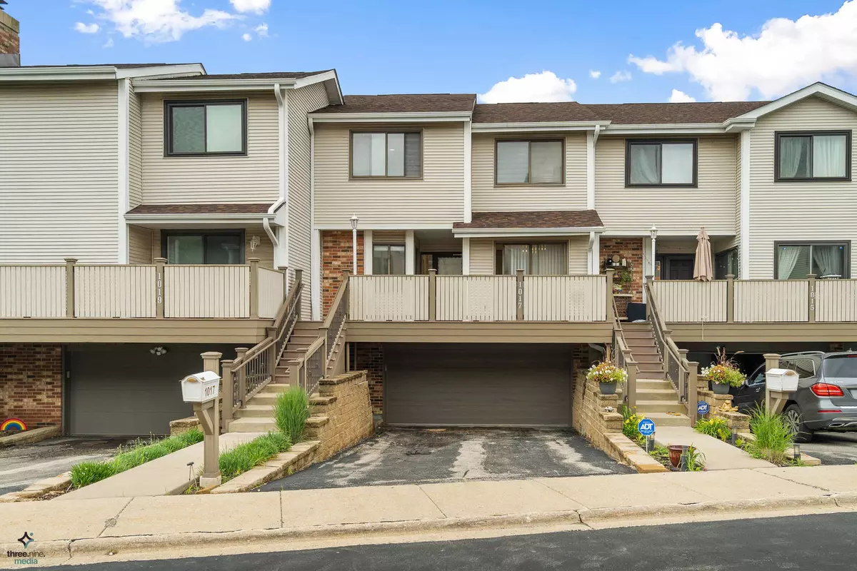 Northbrook, IL 60062,1017 Sussex DR