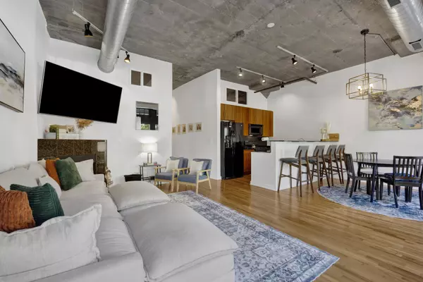 Chicago, IL 60608,1111 W 15th ST #123