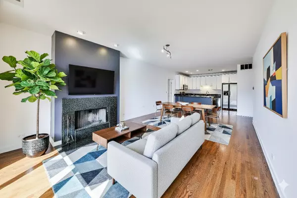Chicago, IL 60625,5250 N Lincoln AVE #3C