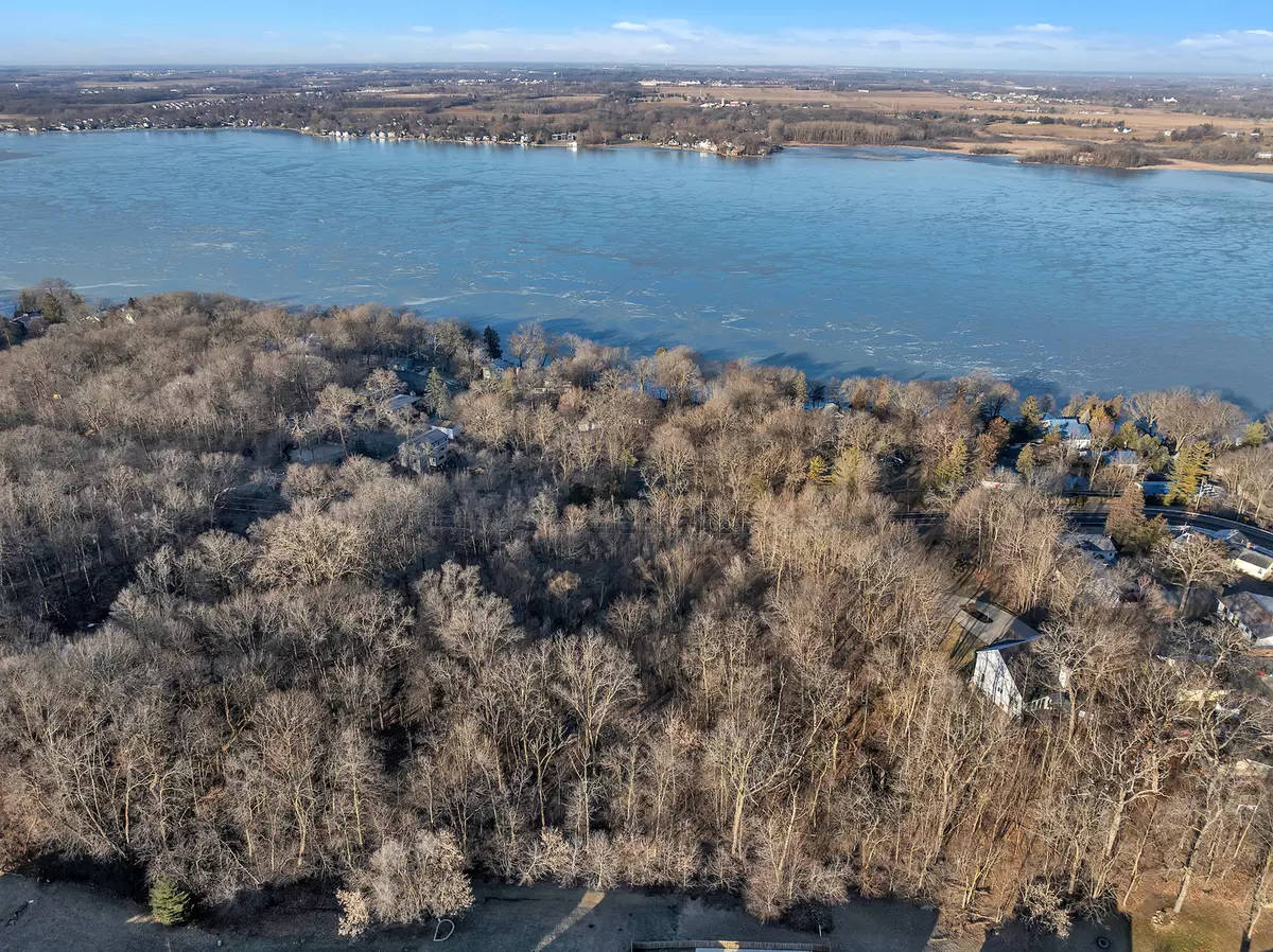 Twin Lakes, WI 53181,2020 E Lake Shore DR