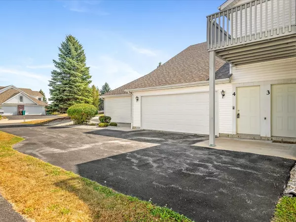 Roscoe, IL 61073,10152 Monarch RD #4