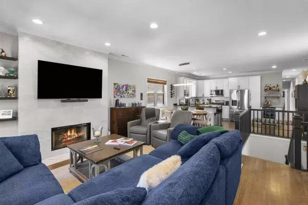 Chicago, IL 60614,943 W Montana ST #3