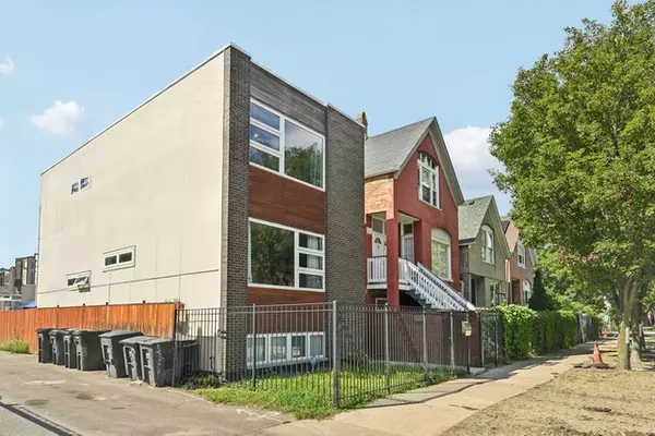 Chicago, IL 60622,1214 N ROCKWELL ST