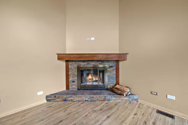 Island Lake, IL 60042,605 Yale LN