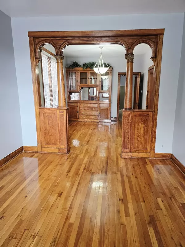 Chicago, IL 60622,919 N Leavitt ST #2F