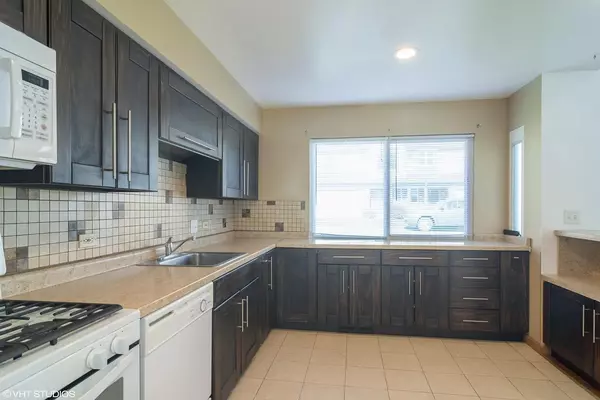 Palatine, IL 60074,760 E Whispering Oaks DR #4A