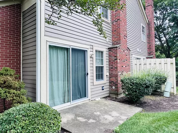 Palatine, IL 60067,223 NEW BRIDGE CT #223