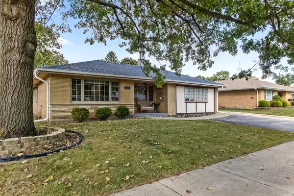 7916 W 113th PL, Palos Hills, IL 60465