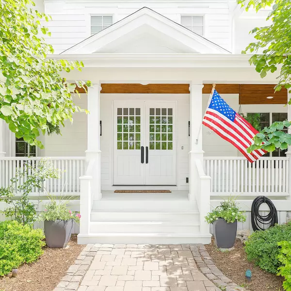 Hinsdale, IL 60521,117 N Monroe ST