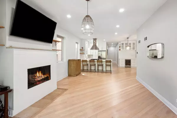 Chicago, IL 60618,3052 N Oakley AVE #1