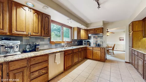 Huntley, IL 60142,6320 Rowland RD
