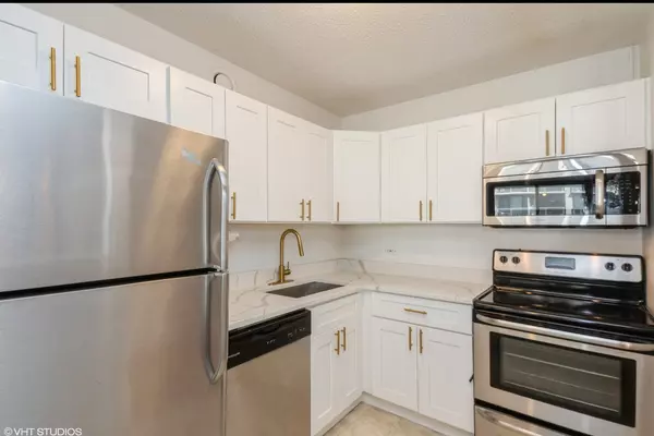 Chicago, IL 60611,10 E Ontario ST #1806