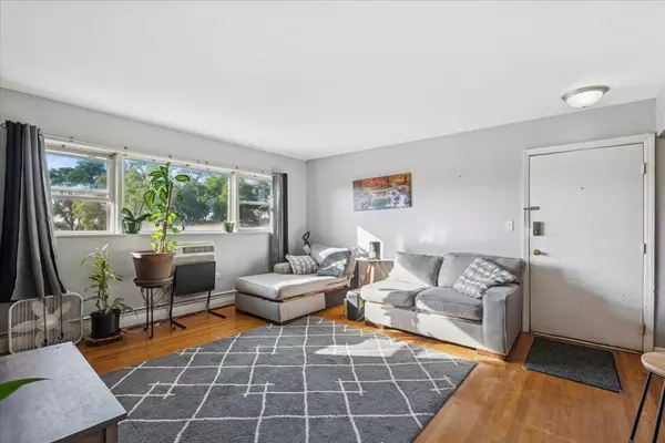 Bellwood, IL 60104,5011 Saint Charles RD #301