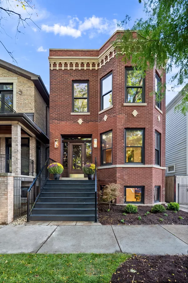 1747 W Cornelia AVE #1, Chicago, IL 60657