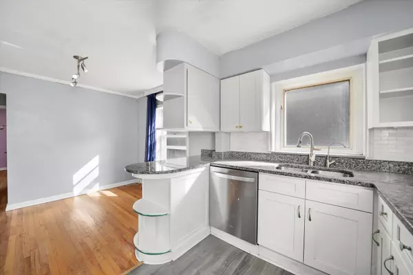 Evanston, IL 60201,1408 Central ST #3N