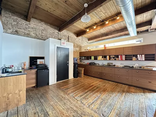 Chicago, IL 60612,3124 W CARROLL ST #2F