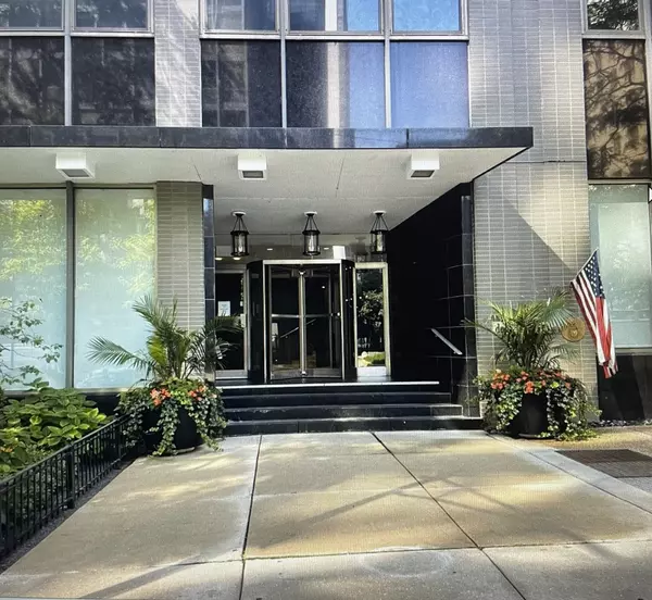 253 E Delaware PL #13B, Chicago, IL 60611