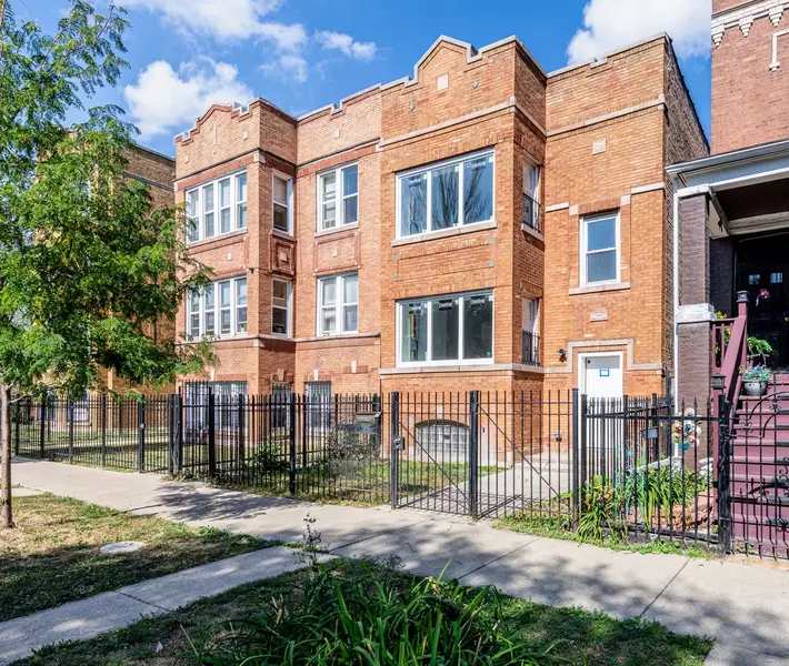4044 W Kamerling AVE, Chicago, IL 60651