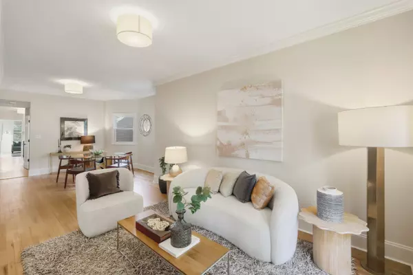 Chicago, IL 60657,3053 N Seminary AVE